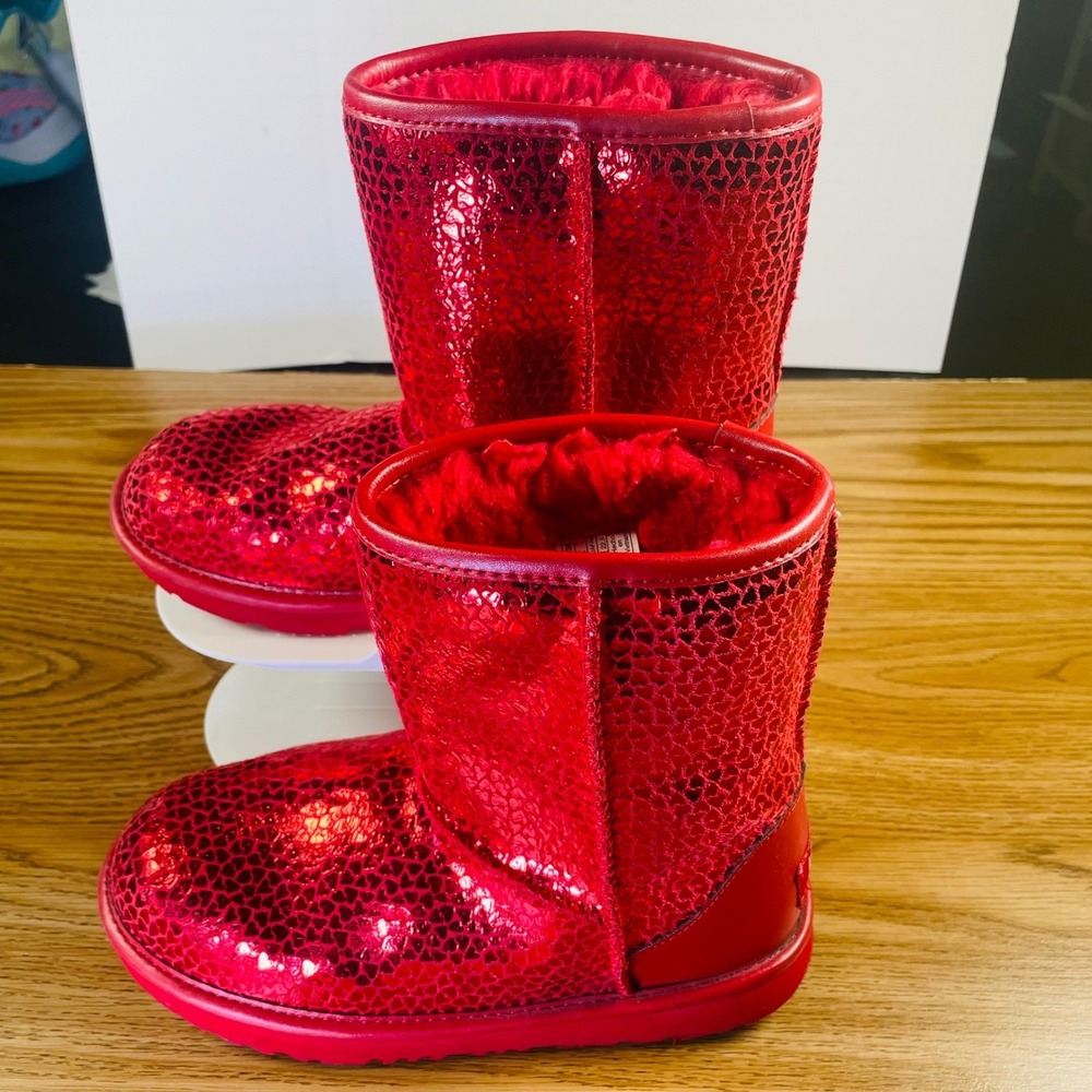 UGG Girls Boots Red Metallic Heart Print Size 4 Sparkly Winter Cozy Shoes